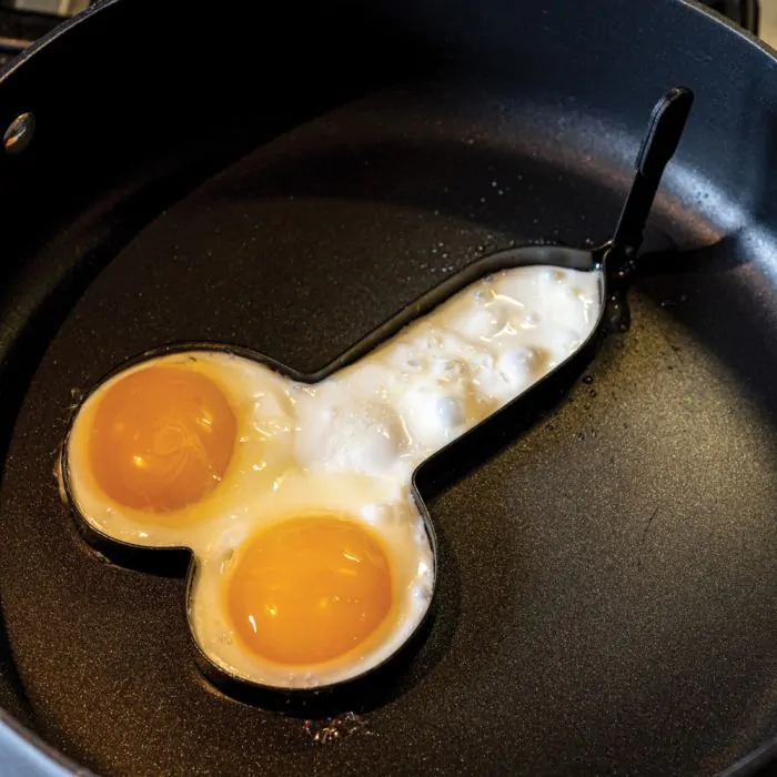 Moule en acier pour œufs sur le plat forme de pénis zizi